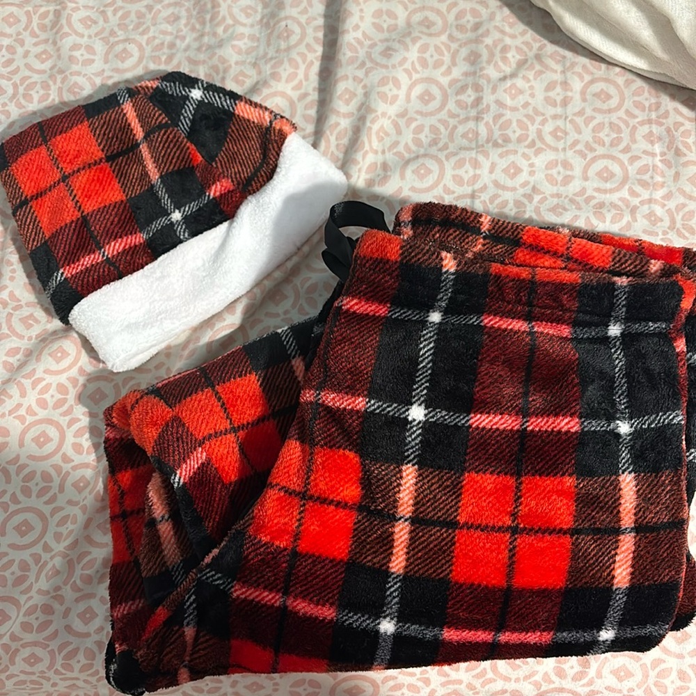 Pajama pants w/ hat